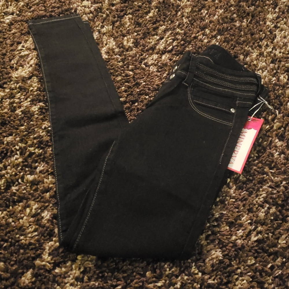 MINERVA JEAN'S